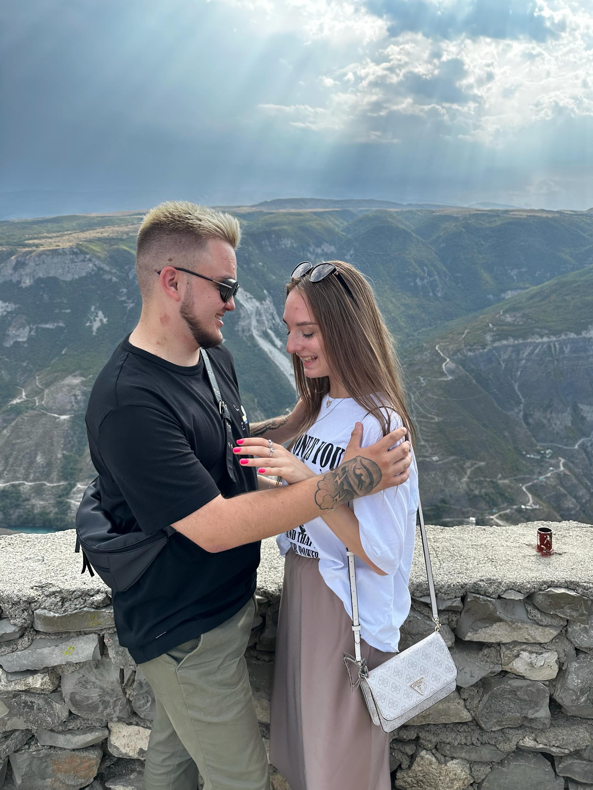 Никита и Елизавета в горах